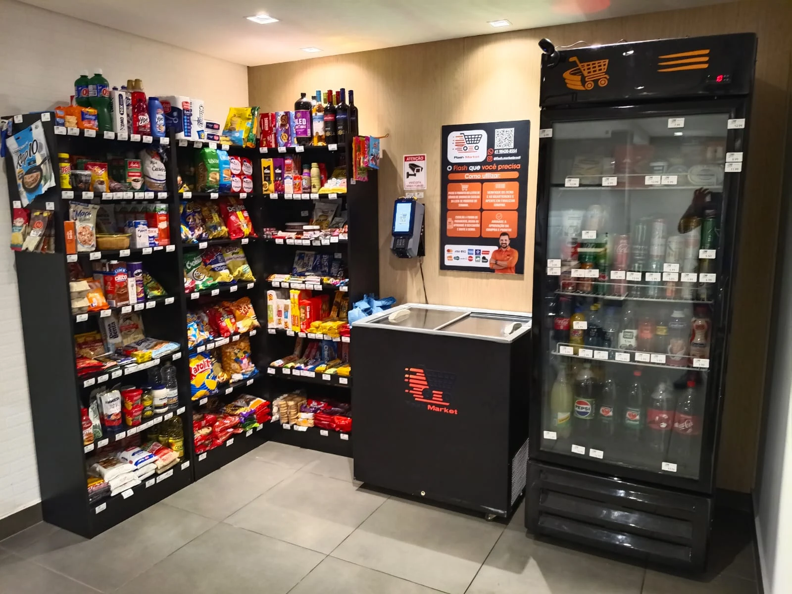 Área de autosserviço e produtos em unidade Flash