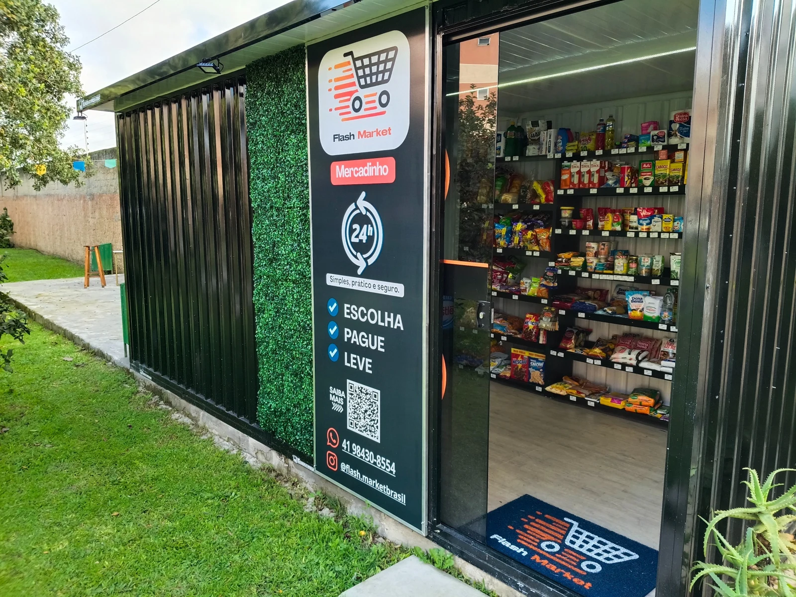 Fachada de uma unidade Flash em contêiner
